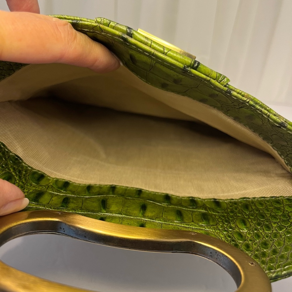 Green Crocodile Embossed Clutch - Picture 5 of 7